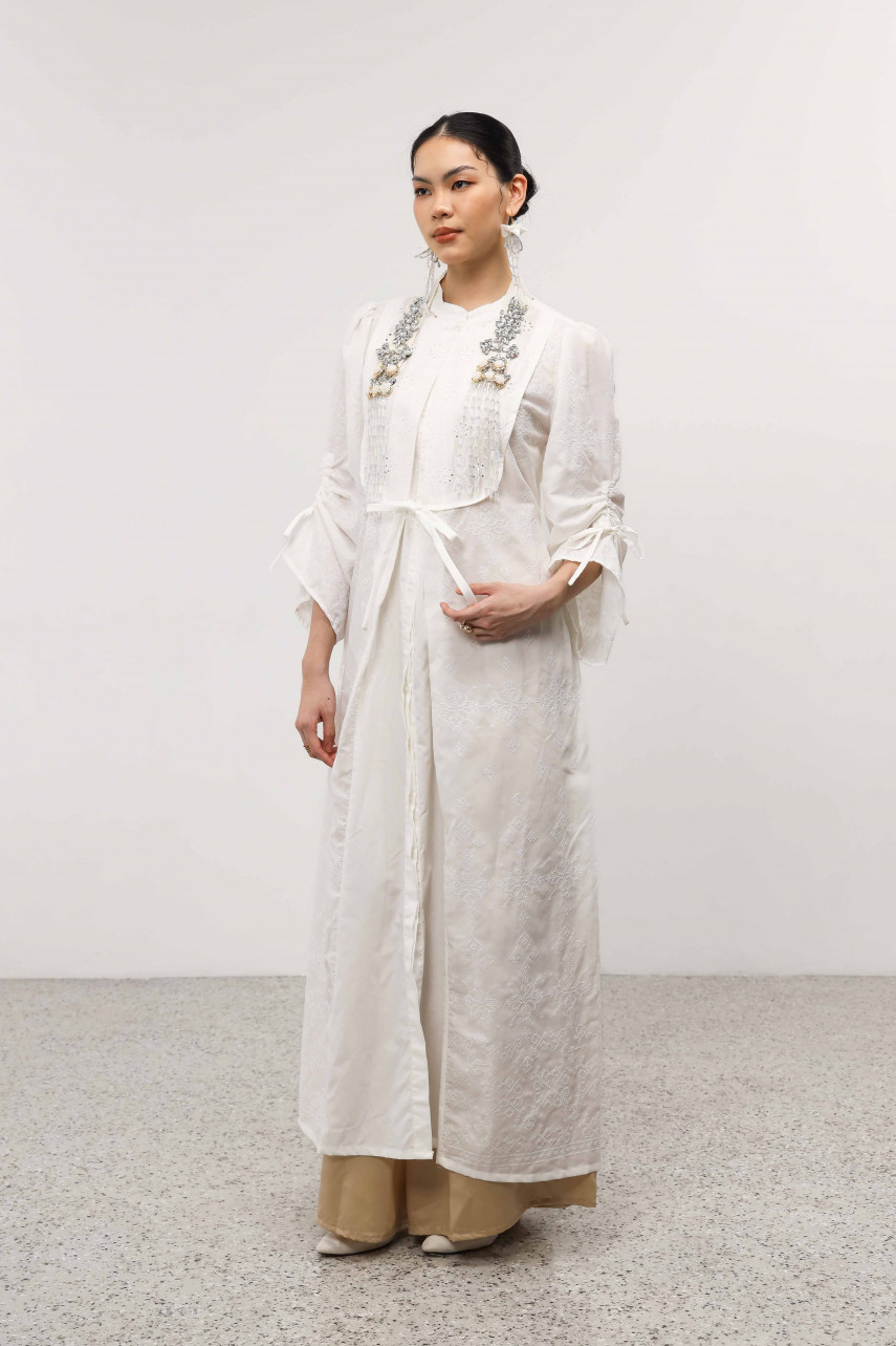 Broken White 1