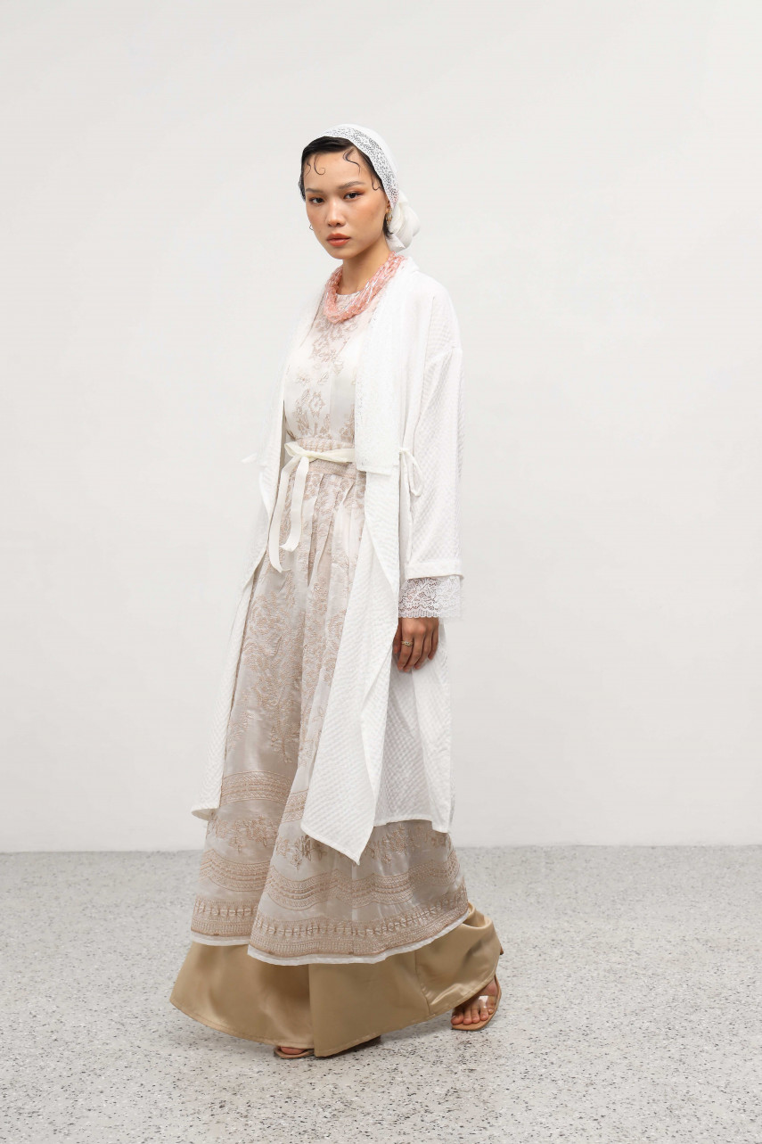 Broken White